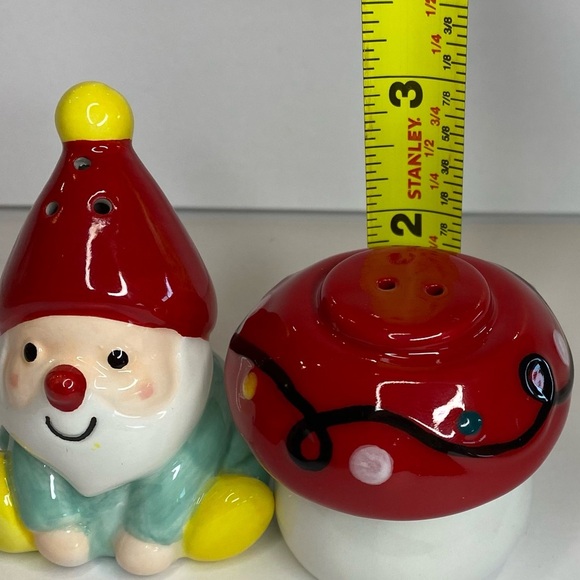 St Nicholas Square Gnome And Mushroom Salt And Pepper Shakers.  Nib - Picture 7 of 10
